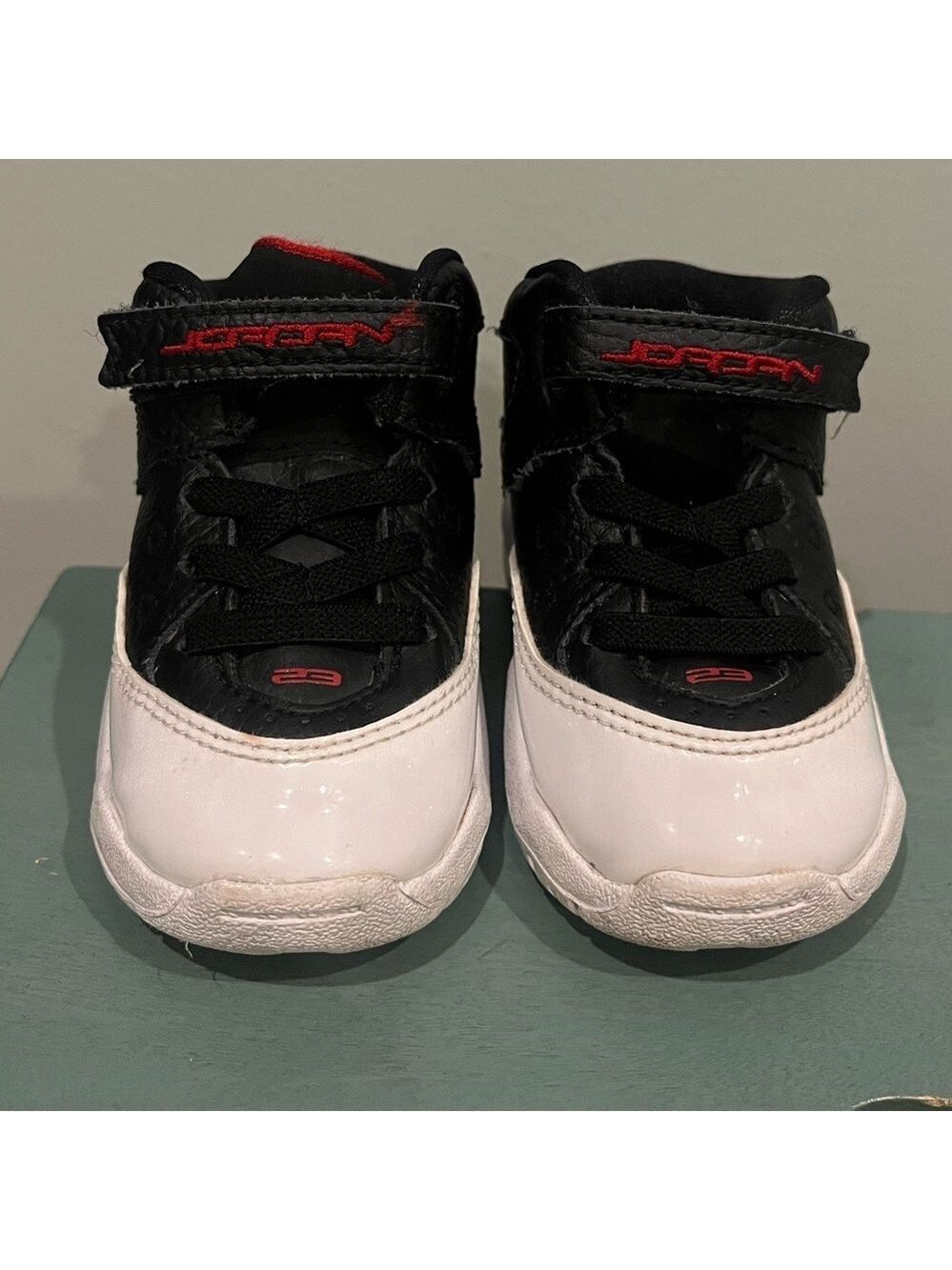 Jordan Toddler 4C Black/White/Red Bloyal Sneakers - Picture 3 of 7